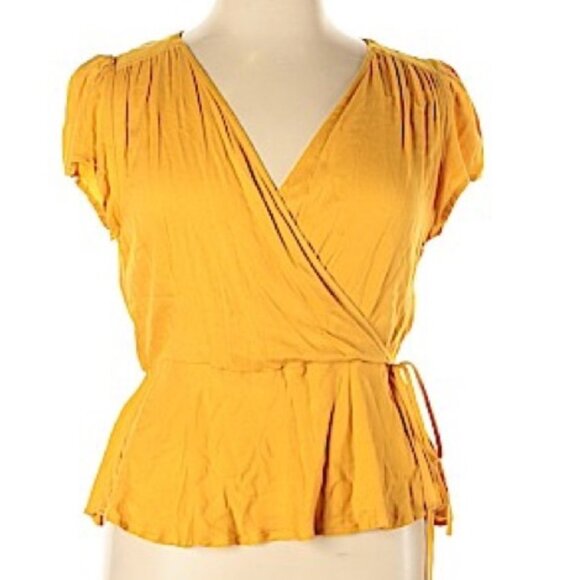 ❌SOLD❌ Yellow wrap blouse top - Picture 4 of 4